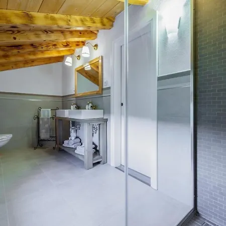 Lusa By 4*