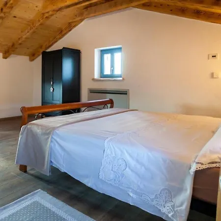 Lusa By 4*