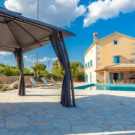 Lusa By 4*